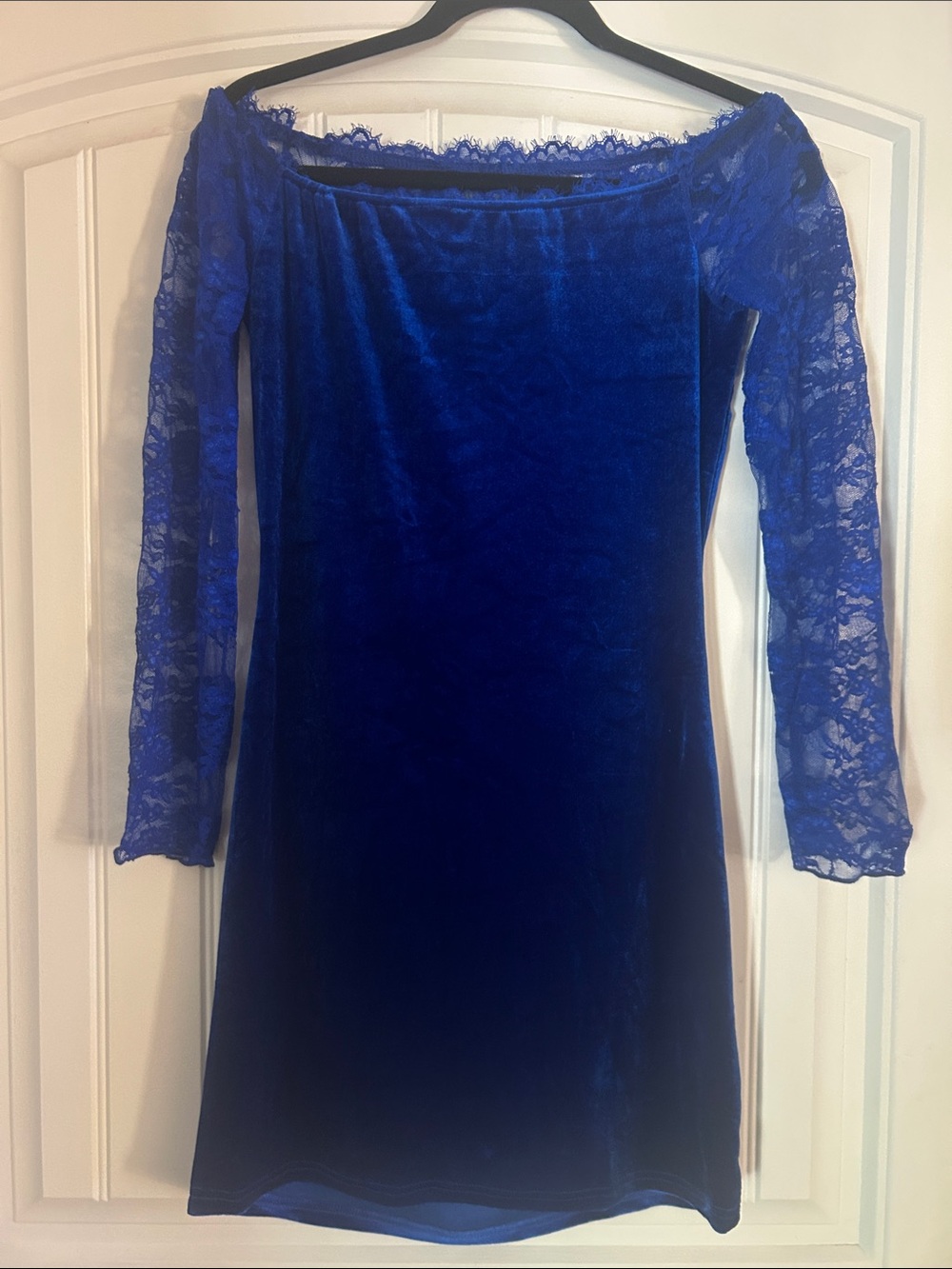 NWOT Royal Blue Velvet Lace Long-Sleeve Off-Shoulder Dress. Medium
